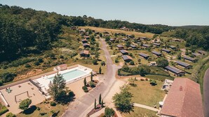 A residential area with multiple houses, a swimming pool, and solar panels. - Family Cottage Retreat in Marminiac (Marminiac)