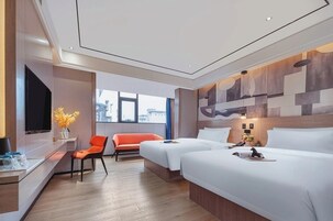 Suite, City View | Desk, laptop workspace, blackout drapes, soundproofing