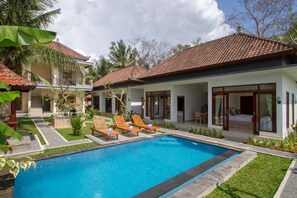 Vila, balkon, pemandangan kebun | Kolam renang | Kolam renang outdoor