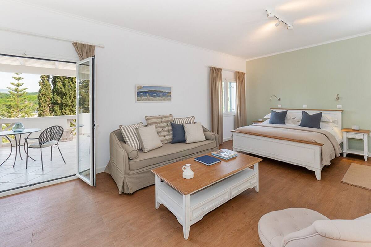  Junior Triple Room, Sea View - Room 309 | In-room safe, desk, WiFi (free), bed sheets