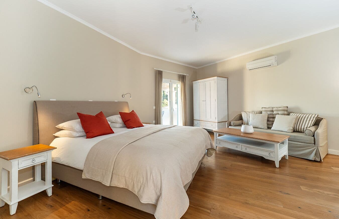 Quarto casal ou duplo conforto, vista para o mar | Cofres nos quartos, escrivaninha, berços grátis, Wi-Fi de cortesia