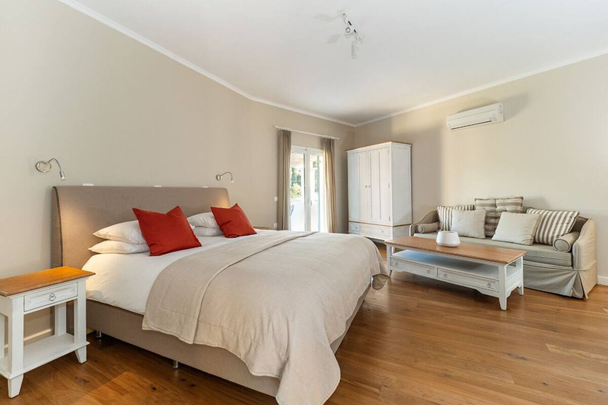 Superior Double or Twin Room, Sea View - Room 207 | In-room safe, desk, WiFi (free), bed sheets