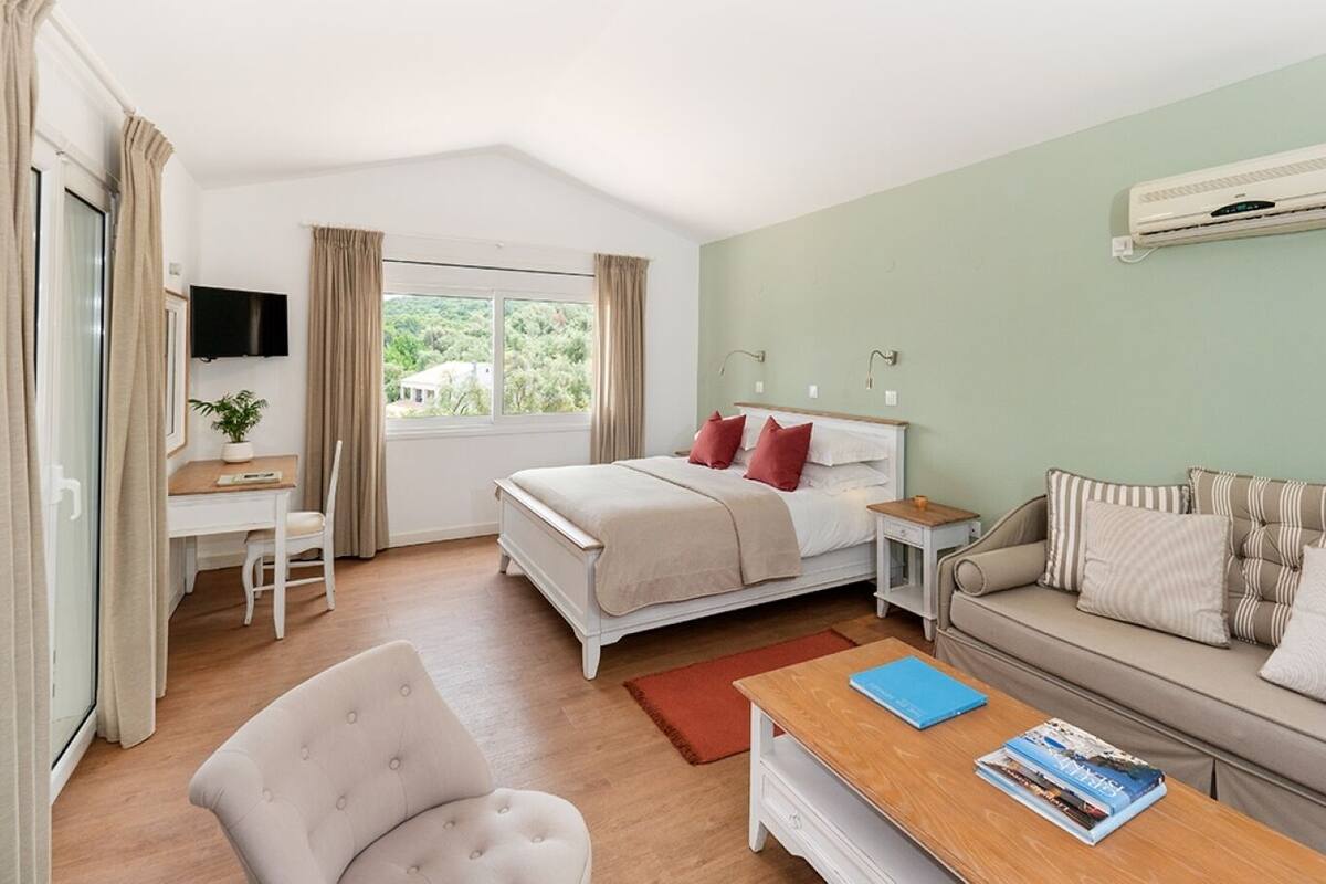 Junior Triple Room, Sea View - Room 311 | In-room safe, desk, WiFi (free), bed sheets