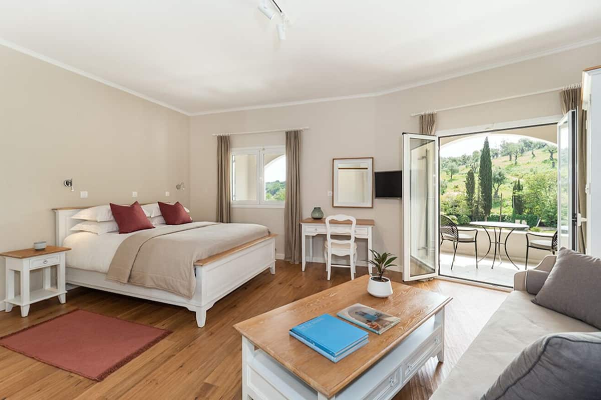 Superior Double or Twin Room, Sea View - Room 204 | In-room safe, desk, WiFi (free), bed sheets