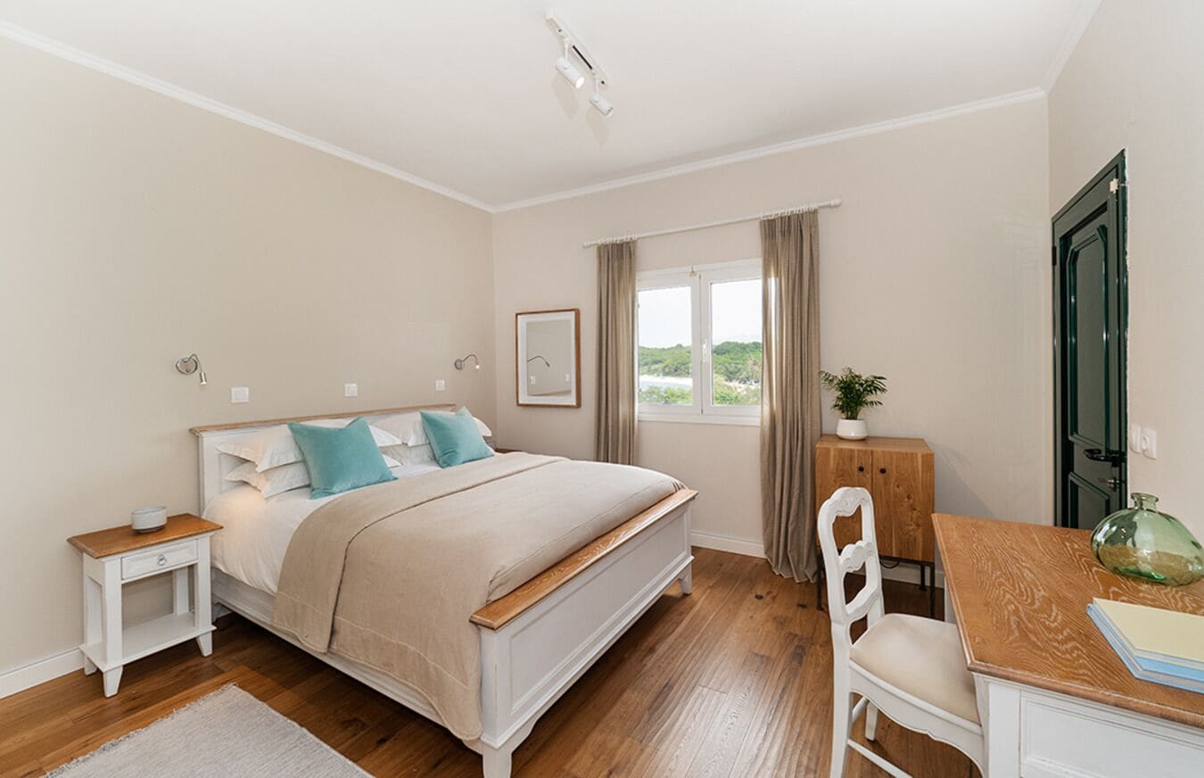 Quarto casal clássico, vista para o mar | Cofres nos quartos, escrivaninha, berços grátis, Wi-Fi de cortesia