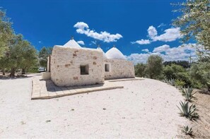 Exterior - Borgo Paoli Authentic Trullo Lei Ostuni, with private pool and olive groove (Ostuni)