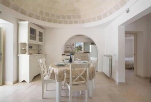 Dining - Borgo Paoli Authentic Trullo Lei Ostuni, with private pool and olive groove (Ostuni)