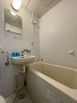 Hair dryer, towels - LunaStay Apartments - 101 (Sumida-ku)