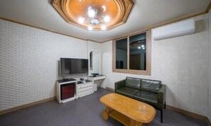 Junior-Doppelzimmer, Bergblick | Wohnbereich