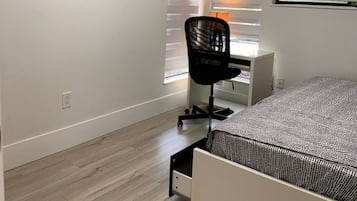 Iron/ironing board, internet, bed sheets