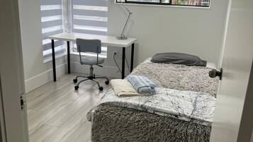 Iron/ironing board, internet, bed sheets