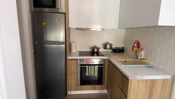 Appartamento, balcone, vista cortile | Cucina privata