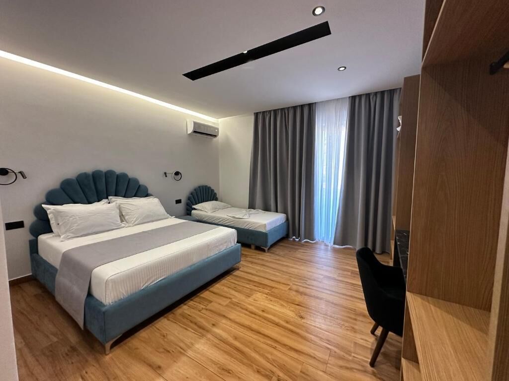 In-room safe, free WiFi