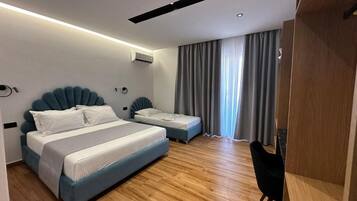 In-room safe, free WiFi