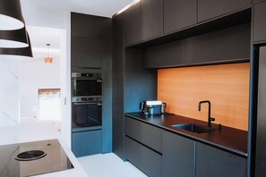 Private kitchen - Vrbo Property (Saint-Raphaël)
