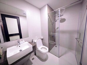 Deluxe Apartment, 2 Bedrooms, Balcony, City View | Bathroom | Slippers - Sapa Urban Stay (Sa Pa)