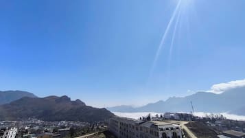 Vista frontal de la propiedad