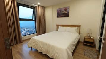 Departamento familiar, 3 habitaciones, balcón, vista a la ciudad | Insonorización, tabla de planchar con plancha y camas extra