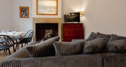 Central Hebden Bridge Cottage | Sleeps 6 | Walk to Shops, Bars & Cafés