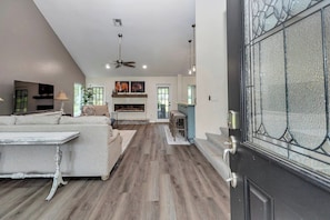 TV, fireplace - York Hill Equestrian Retreat | 2 Minutes to WEC (Ocala)