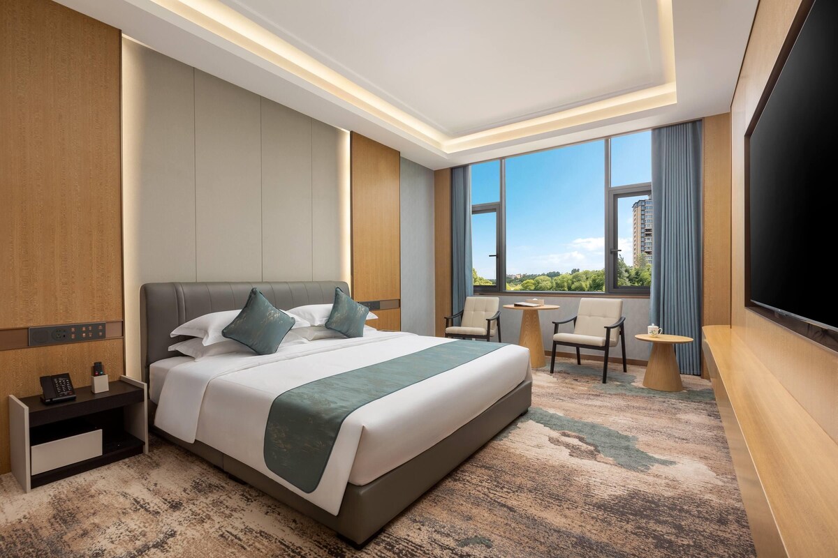 Room, 1 King Bed, Non Smoking, Lake View