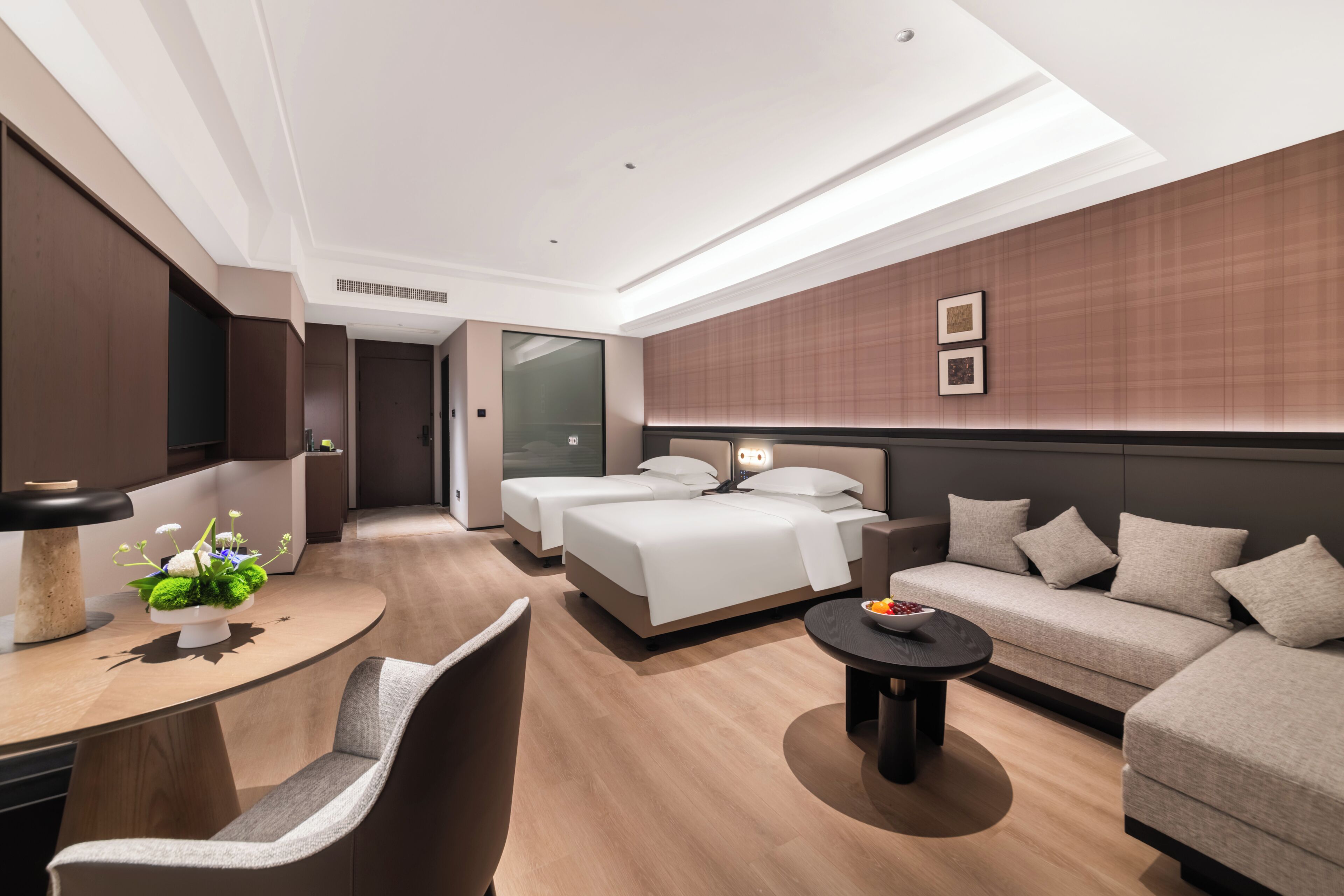 Business Twin Room | Down duvets, desk, laptop workspace, iron/ironing board