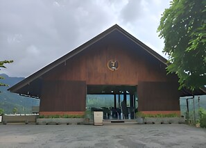 Exterior - RT Point Gombaniya villa in Huluganga perfect for relaxing getaways (Huluganga)