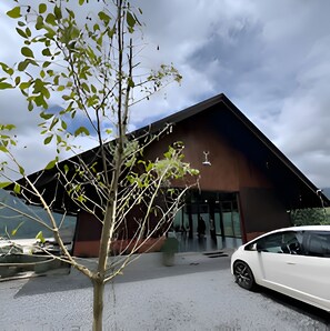 Property grounds - RT Point Gombaniya villa in Huluganga perfect for relaxing getaways (Huluganga)