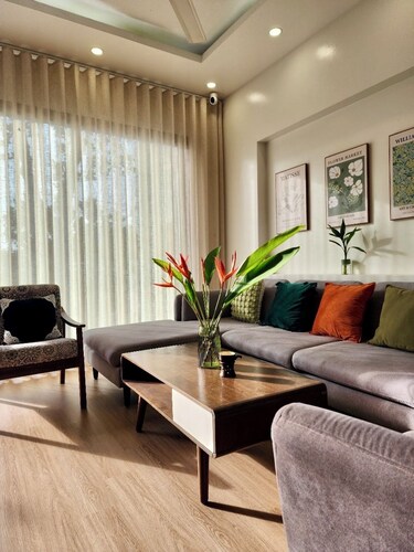 Transit Retreat 10 minutes to Noi Bai Airport • Self Check-in • Garden