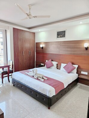 Deluxe Double Room, Balcony, City View - Hotel Elite One (Gurugram)