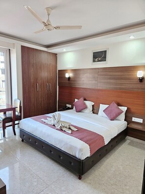 Deluxe Double Room, Balcony, City View - Hotel Elite One (Gurugram)