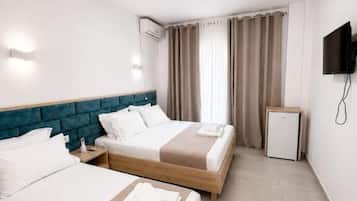 Dreibettzimmer, Balkon | Schreibtisch, kostenloses WLAN