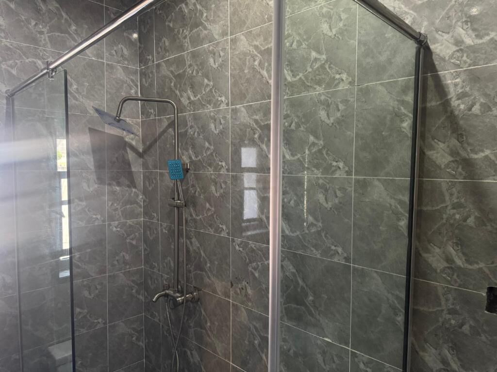 Junior Room, Balcony, City View | Bathroom | Free toiletries, hair dryer, towels, soap