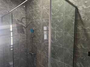 Junior Room, Balcony, City View | Bathroom