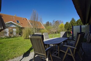 Outdoor dining - Vrbo Property (Wiek)