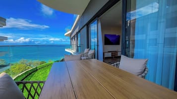 Comfort-Apartment, 1 Schlafzimmer, Strandblick | Speisen im Freien