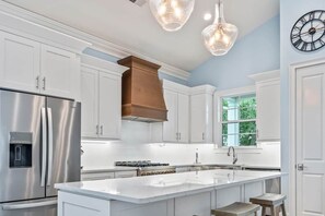 Fridge, microwave, oven, stovetop - Captain's Lounge | Game Room, Chef's Kitchen, Sleeps 12 (Murrells Inlet)