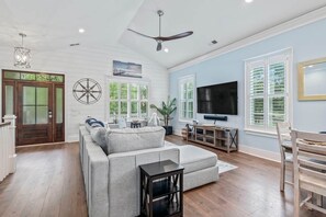 TV, ping pong - Captain's Lounge | Game Room, Chef's Kitchen, Sleeps 12 (Murrells Inlet)