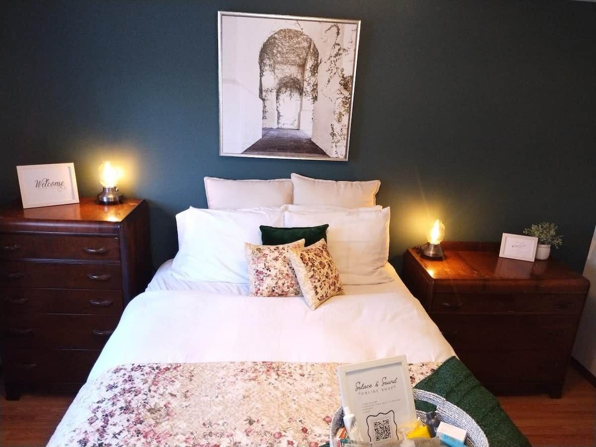 Iron/ironing board, WiFi, bed sheets
