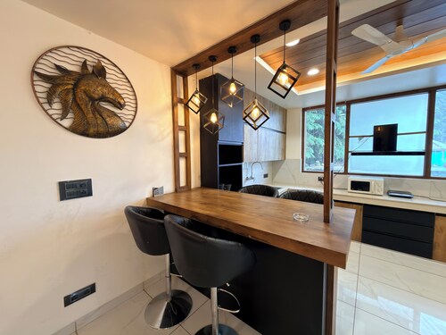 Oak & Amber Retreat