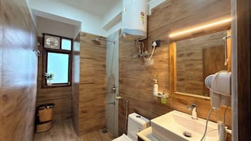 Douche, articles de toilette (gratuits), séchoir à cheveux