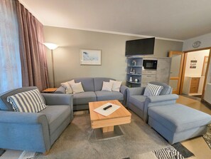 TV, DVD player, ping pong, stereo - Comfort apartment with 1 bedroom and terrace on the first floor (Ostseebad Binz)