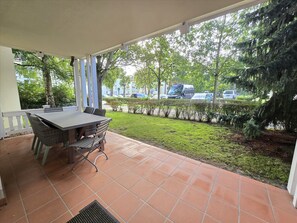 Outdoor dining - Vrbo Property (Ostseebad Binz)