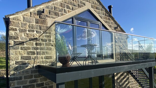 A stone building with a glass enclosure and a metal staircase. - The View, Luxury Retreat, Outstanding views over the countryside & Hebden Bridge (Cragg Vale)