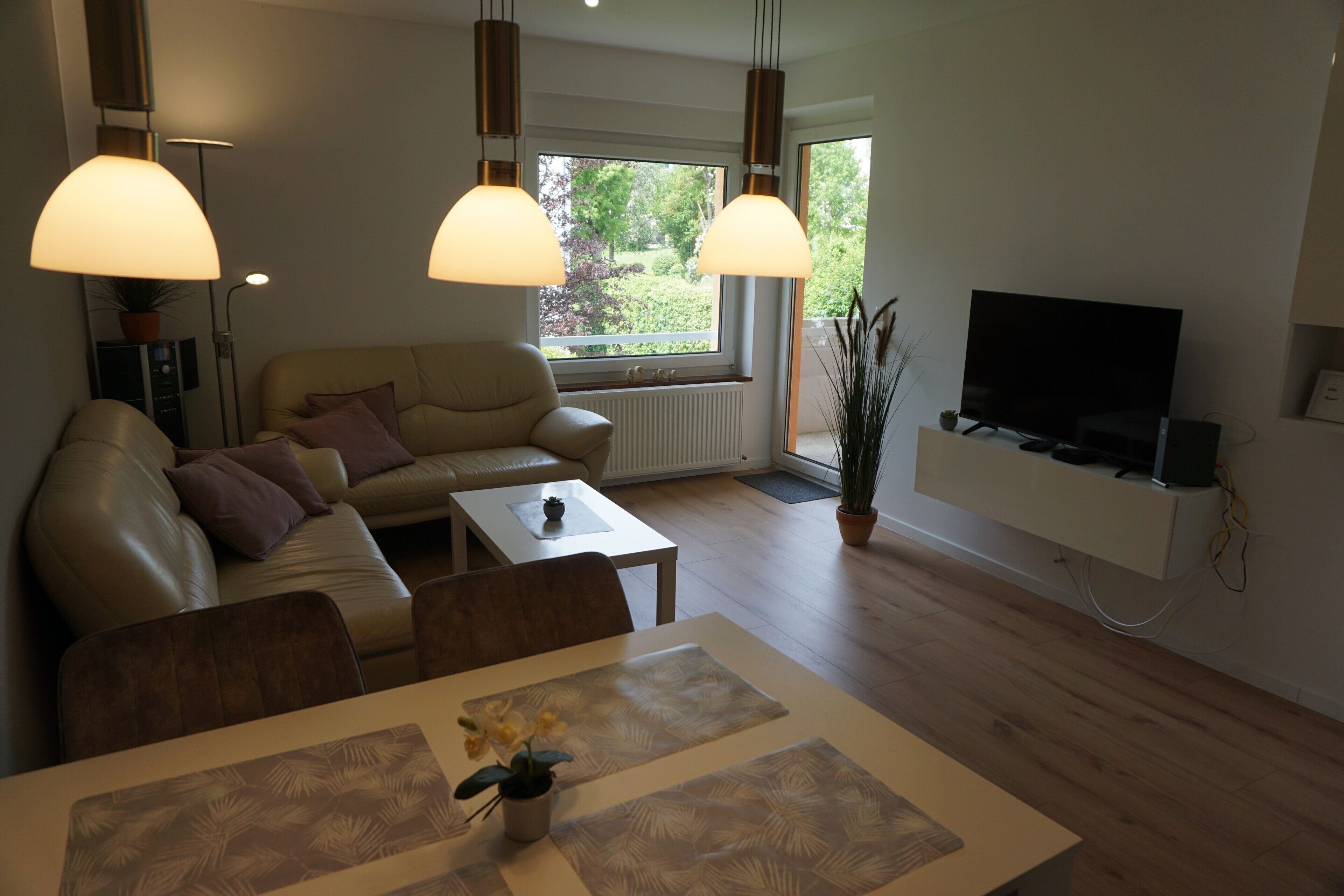 Fernseher, Stereoanlage