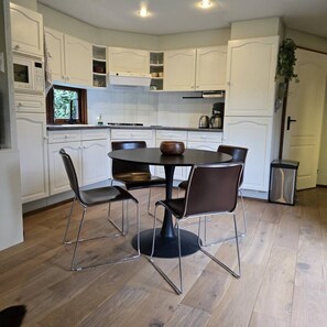 Dining - Gezellig huisje met bostuin op de Veluwe (Putten)
