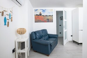 Living area - Vrbo Property (Pescara)