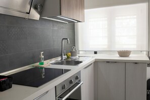 Fridge, microwave, oven, stovetop - 2 suites by the sea in the center - sleeps 4 - parking space in May and August (Pescara)