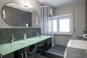 Bathroom - Vrbo Property (Pescara)