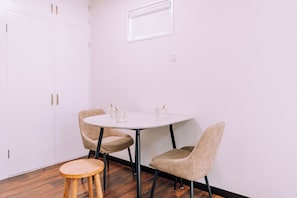 A room with a round table, two chairs, a stool, and a wardrobe. - Clean Reliable Stay - Popular Fukuoka (Fukuoka)
